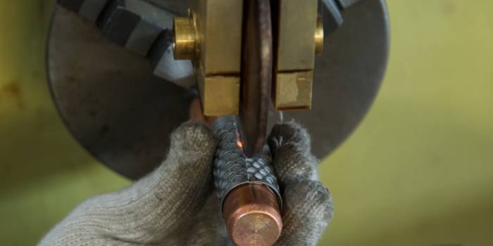 The machine is welding the filter element with resistance welding technology.