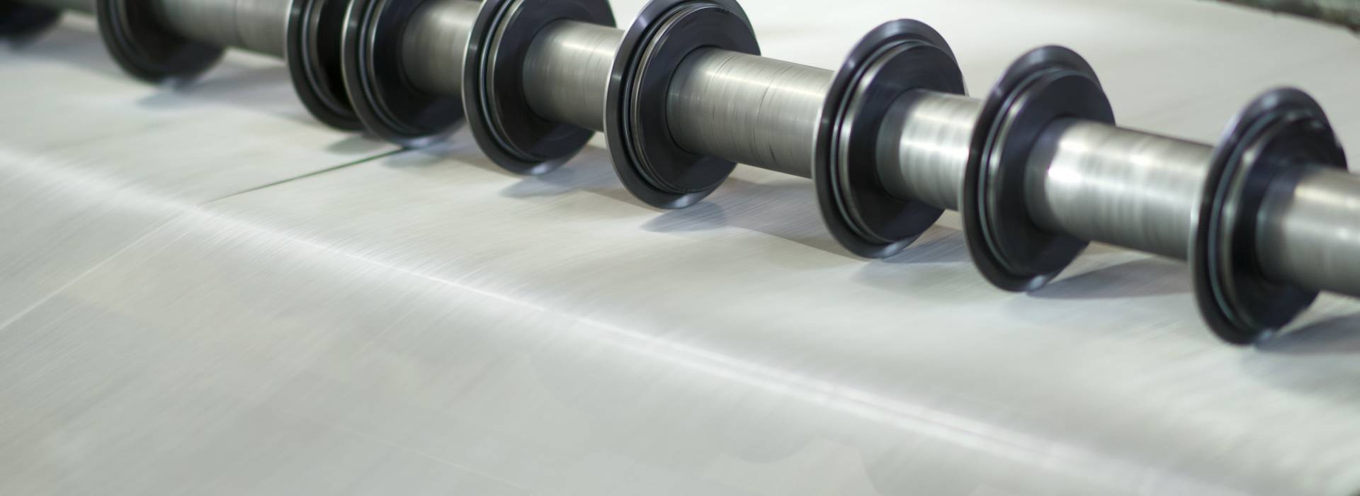 The slitter is slitting the wire cloth into strips.