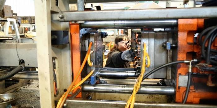 The designed mesh screen is placed into the plastic injection machine for moulding.